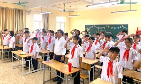 Quyền lợi của giáo viên dạy trẻ khuyết tật tại nhiều trường ở Hà Nội đang bị ‘bỏ quên’ ?