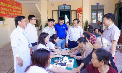 Hàng trăm người dân Hà Tĩnh được khám, sàng lọc bệnh miễn phí