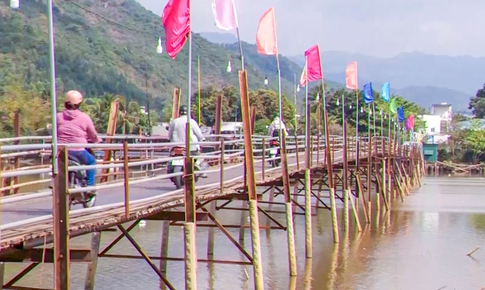 Hàng nghìn hộ dân ở Tây Nha Trang ‘đánh cược’ an toàn khi qua cầu gỗ tạm