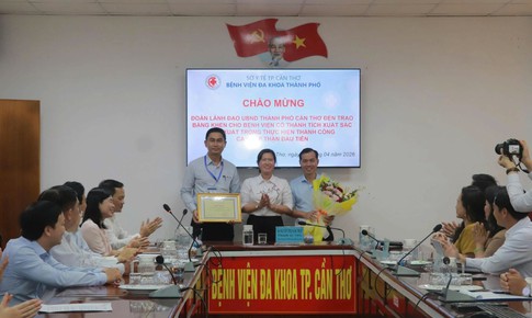 Ghép thận thành công, BVĐK TP Cần Thơ nhận Bằng khen