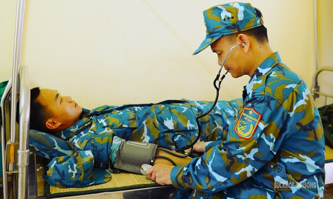 Người chiến sĩ quân y tận tụy giữa trận địa tên lửa