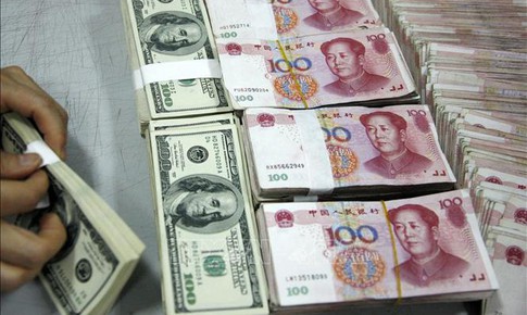 Tỷ giá hôm nay 24/4: USD nhích tăng, NDT diễn biến trái chiều