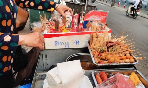 Đề xuất phạt đến 4 triệu đồng với hành vi không đeo gang tay, không cắt móng tay… khi bán thức ăn