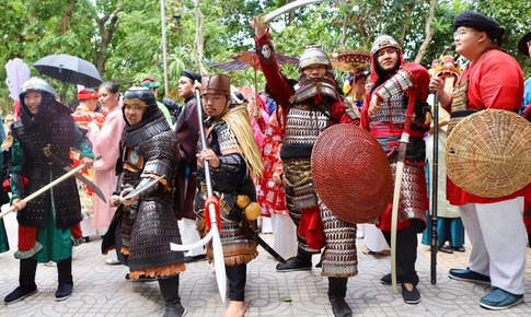 Hơn 500 người mặc cổ phục diễu hành tại Thảo Cầm Viên Sài Gòn