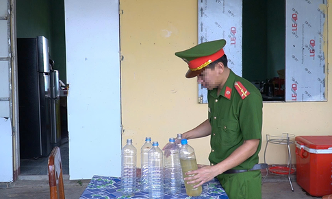 Ngăn chặn trào lưu sử dụng nước 'nậm thoong' của thanh niên xã biên giới Quảng Trị