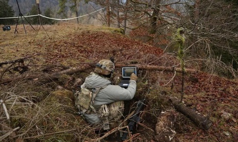 Mỹ lần đầu gắn đạn xuyên hầm lên UAV cảm tử