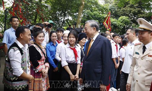 Tổng Bí thư, Chủ tịch nước Tô Lâm gặp gỡ, nói chuyện với bà con nhân dân tại Đền Hùng