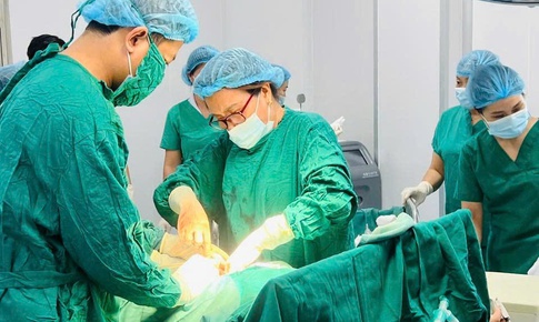 'Báo động đỏ' cứu mẹ con sản phụ rau bong non
