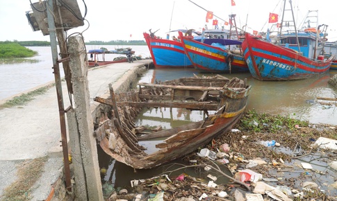 'Nghĩa địa tàu cá' làm khó ngư dân