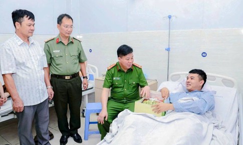 Hai cán bộ, chiến sĩ Công an Hải Phòng bị thương khi đang làm nhiệm vụ