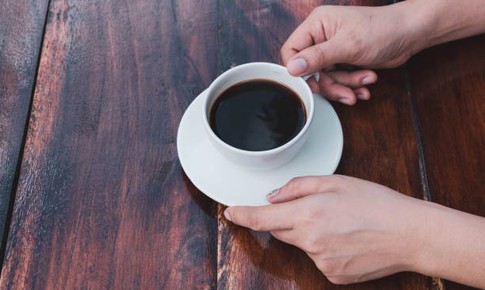 Thời điểm an toàn để uống cà phê buổi chiều không lo mất ngủ