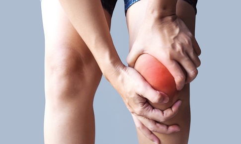 Đau gối, cứng khớp,...dấu hiệu cảnh báo thoái hóa khớp gối không nên bỏ qua