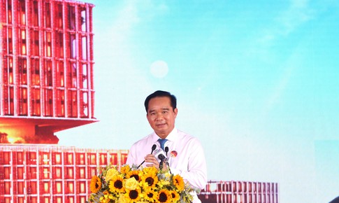 TPHCM khởi công loạt ‘siêu dự án’, lãnh đạo cam kết tháo gỡ đến cùng vướng mắc cho doanh nghiệp