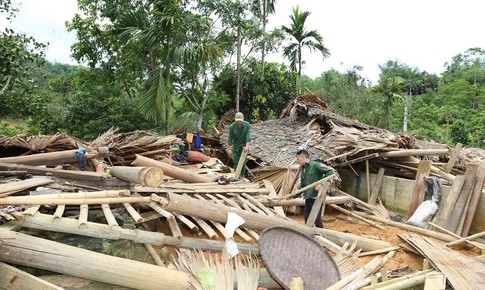 Lốc cuốn sập nhà sàn, một học sinh lớp 7 tử vong