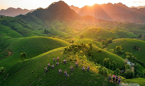 Về Long Cốc ngắm 'vịnh xanh' giữa đất Tổ