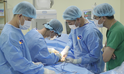 Đau lưng tưởng đơn giản, phát hiện ‘quả bom nổ chậm’ trong ổ bụng