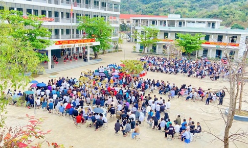 Trường học 'mặc áo' bán trú, vận hành như nội trú