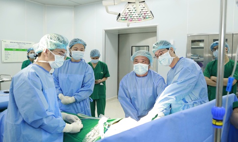 Cô gái 27 tuổi chiến thắng ung thư với 'đường mổ vô hình' không để lại sẹo