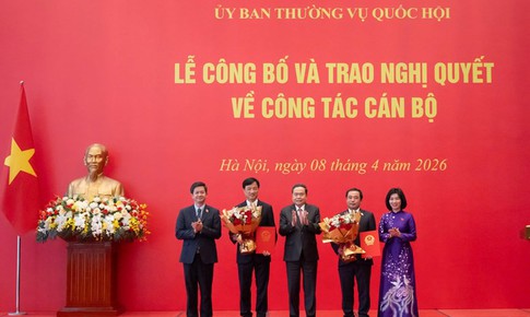 Trao Nghị quyết chuyển sinh hoạt Đoàn ĐBQH đối với ông Nguyễn Duy Ngọc, ông Trần Đức Thắng
