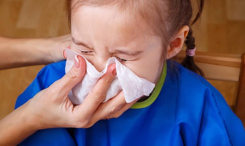 Cách trị sổ mũi, hắt hơi cho trẻ nhanh khỏi và an toàn tại nhà