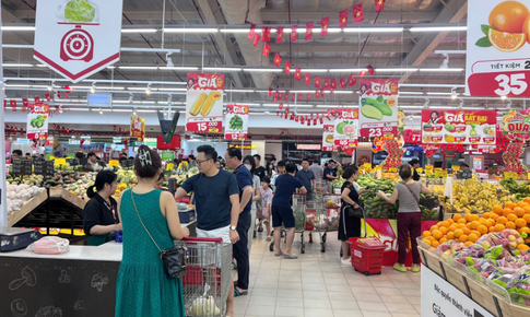 Trung tâm thương mại, siêu thị nhộn nhịp khách dịp nghỉ lễ 30/4-1/5