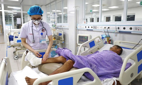 Tự ý bôi cao nóng vào vết xước, người đàn ông bị nhiễm trùng huyết nặng