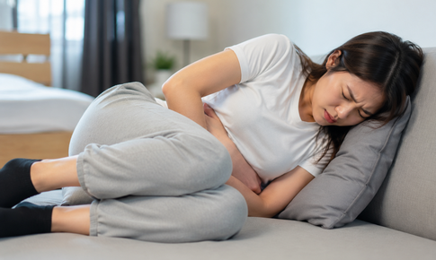 Đau bụng kinh dữ dội coi chừng bị lạc nội mạc tử cung