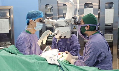 Vi phẫu cứu bàn tay gần đứt rời do tai nạn nổ bình khí nén
