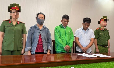 Khởi tố 3 đối tượng đổ trái phép hơn 180 tấn chất thải xuống bãi đất trống ở Khánh Hòa