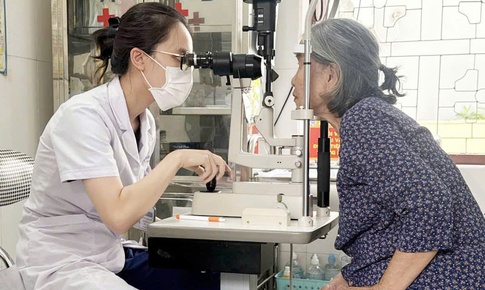 Bộ Y tế hướng dẫn tổ chức khám sức khỏe định kỳ theo nhóm tuổi, tránh quá tải