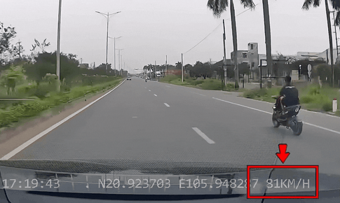 Nam sinh điều khiến xe máy điện 'vượt mặt' ô tô chạy hơn 80km/h