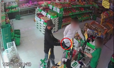 Thiếu niên 19 tuổi đeo khẩu trang, cầm dao cướp 300.000 đồng ở Bách Hóa Xanh