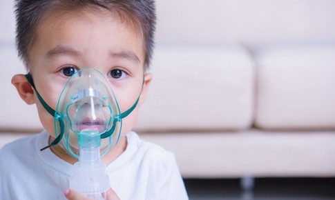 Chăm sóc trẻ bị viêm phế quản đúng cách giúp nhanh hồi phục