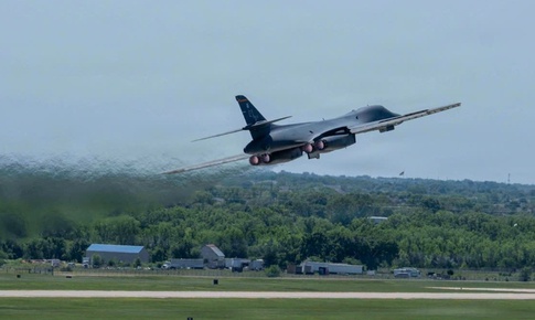 Oanh tạc cơ B-1B Mỹ tái xuất kích sau khi được chữa 'xương sống'