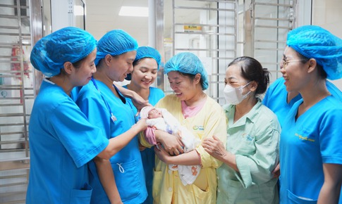 Hành trình 86 ngày nuôi sống bé sơ sinh non tháng của y bác sĩ ở Quảng Ninh