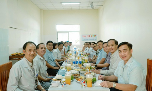 'Bữa cơm Công đoàn' ấm lòng nhân viên y tế