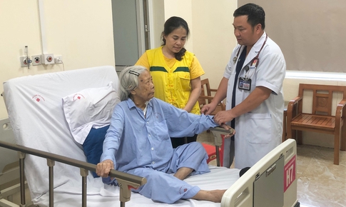 Kỹ thuật đỉnh cao trong can thiệp tim mạch: Mở cơ hội sống cho người bệnh hẹp van động mạch chủ nguy kịch