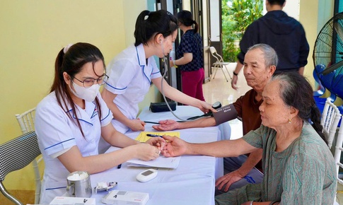 Quảng Ninh: Khám sàng lọc, cấp phát thuốc miễn phí cho hàng nghìn người dân