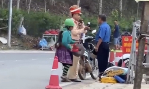Video vợ mang chiêng 'làm lễ' khi chồng bị giữ xe do vi phạm nồng độ cồn