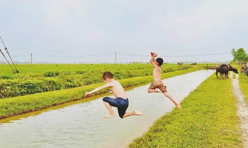Vì sao nhiều trẻ biết bơi vẫn gặp tai nạn đuối nước thương tâm?