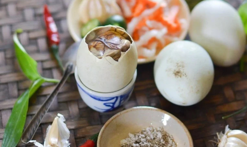Người cao tuổi ăn trứng vịt lộn có tốt không?