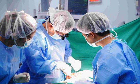 Vinmec phẫu thuật thành công, cứu sống bệnh nhi 48 ngày tuổi mắc teo đường mật bẩm sinh