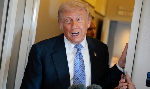 Ông Trump hoãn cuộc tấn công 'rất lớn' vào Iran trong 2-3 ngày