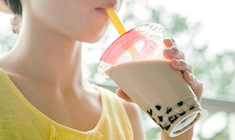 Tác hại của cốc trà sữa mát lạnh, ngọt lịm và full topping