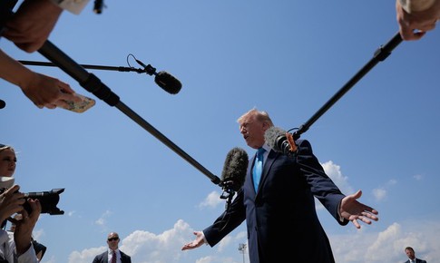 Ông Trump 'chê' Mỹ thua xa Nga về tàu phá băng
