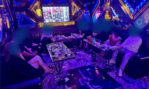 Đột kích quán karaoke ở Khánh Hòa, bắt quả tang 3 thiếu nữ đang 'phục vụ' khách bay lắc