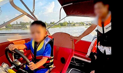 Cha cho con nhỏ cầm lái ca nô 3 phút, loạt vi phạm bị phát hiện
