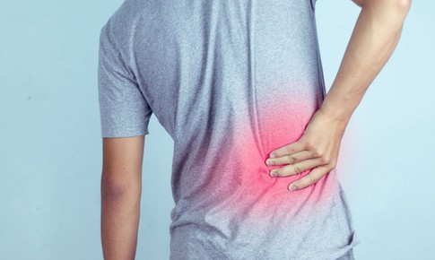 Đau lưng kéo dài, cảnh giác với trượt đốt sống thắt lưng