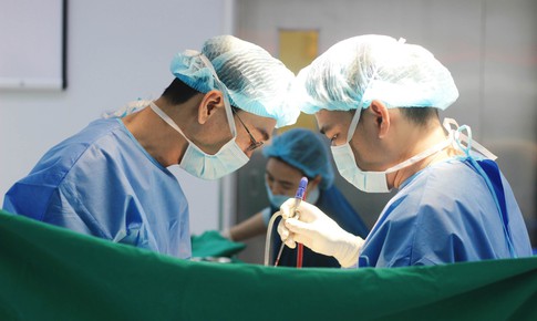 Vinmec Phú Quốc bóc tách khối u buồng trứng lớn trong 3 giờ, bệnh nhân xuất viện sau 48 giờ