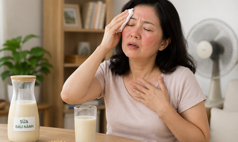 Phụ nữ tiền mãn kinh bị bốc hỏa, uống sữa đậu nành có giúp cải thiện?
